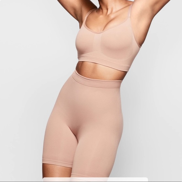SKIMS Sculpting Short Mid Thigh in Sienna S/M - Picture 2 of 8